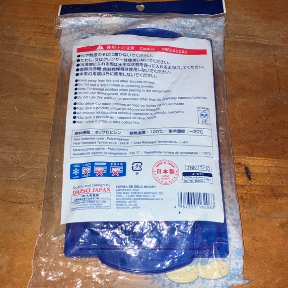 Disney Mickey Mouse ice cube tray - character shapes - Picture 3 of 10